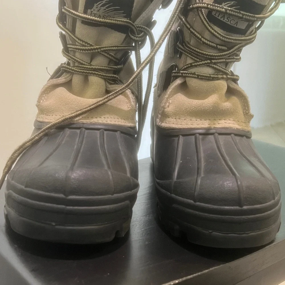 Itasca Men's Size 7 Black and Cream Snow Boots - Like New